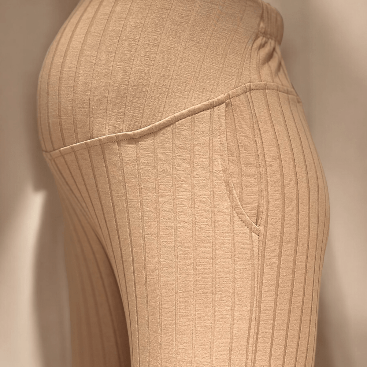 Pantalón Materno Rib espaciado Bota Recta - Ohmamá Ropa de Maternidad