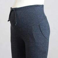 detalle cintura elástica jogger maternidad