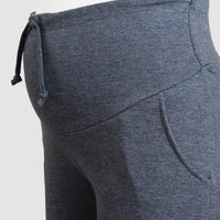 detalle cintura elástica jogger maternidad