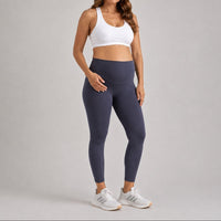 Legging materno essencial gris noche modelo Ohmamá