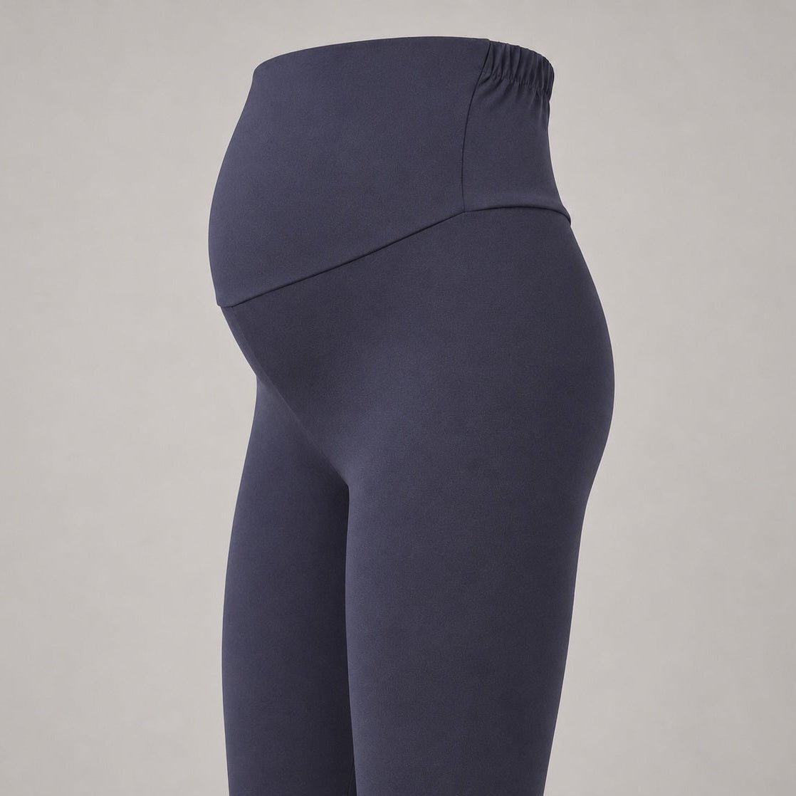 Legging materno essencial gris noche frente