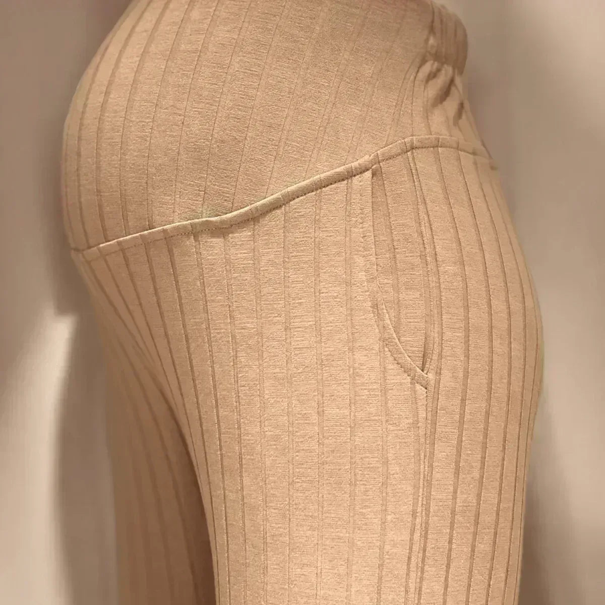 Pantalón Materno Rib espaciado Bota Recta - Ohmamá Ropa de Maternidad