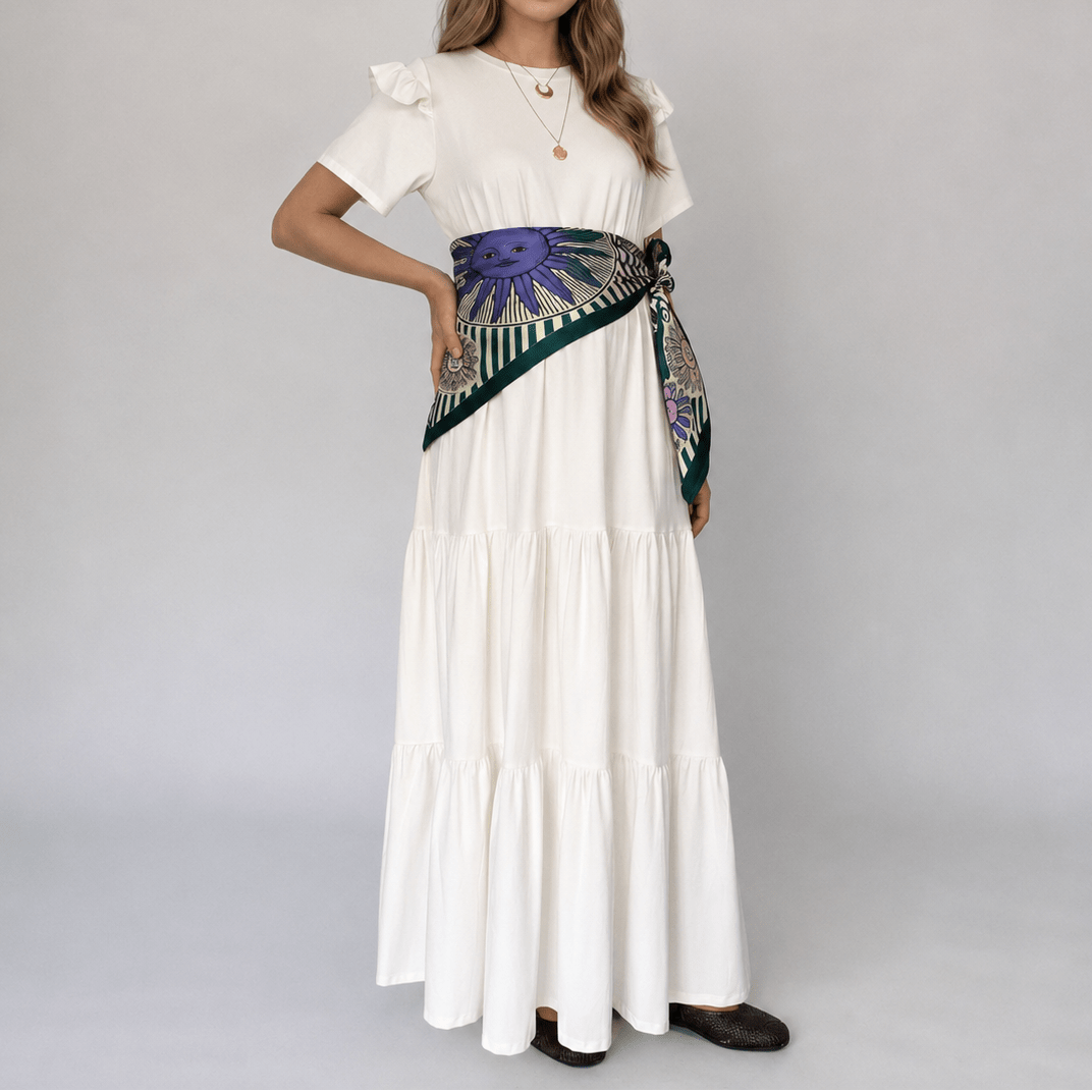 Vestido de maternidad largo Olivia color hueso con falda escalonada.