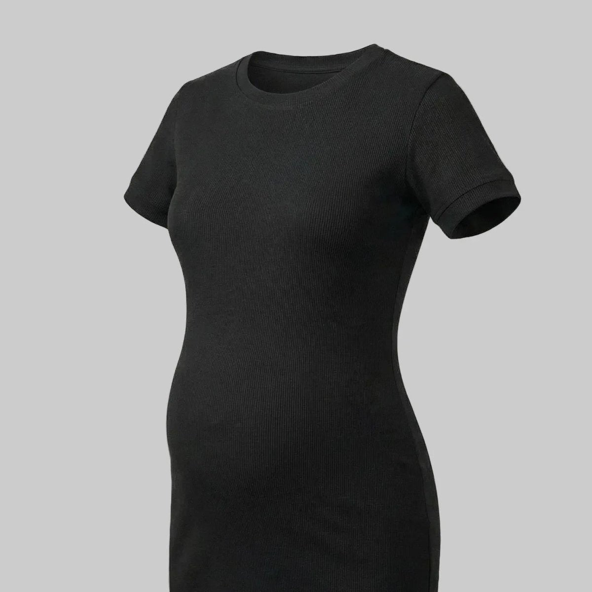 Detalle vestido de maternidad manga corta negro